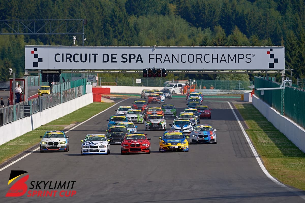 Départ de la Belcar Skylimit Sprint Cup sur le Circuit de Spa-Francorchamps
