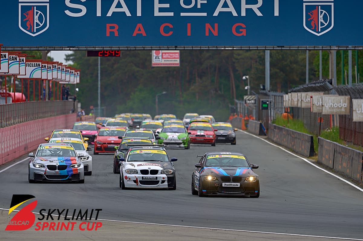 Départ de la Belcar Skylimit Sprint Cup à Zolder, avec la TrackTime #544 en tête